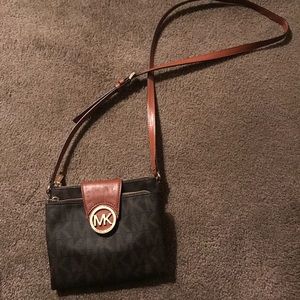Michael kors crossbody